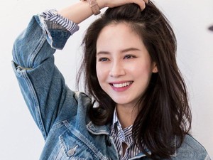 Penampilan Baru Song Ji Hyo Bikin Fans Kaget, Potong Rambut Super Pendek
