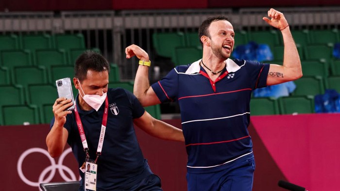 Sosok Tangan Dingin Pelatih Indonesia Dibalik Kesukesan Kevin Cordon di Olimpiade Tokyo Sosok Pelatih asal Indonesia Muamar Qadafi menjadi sorotan usai berhasil mengantarkan atlet Badminton asal Guatemala Kevin Cordon ke babak semifinal. Seperti apa perjuangan mereka di Olimpiade Tokyo ini, yuk kita lihat.