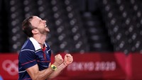 Termasuk di penampilan terakhir Kevin Cordon saat menghadapi tunggal putra Denmark, Viktor Axelsen. Qadafi kerap memotivasi pemain berusia 34 tahun itu agar tampil lebih baik. Scott Heavey/Getty Images.