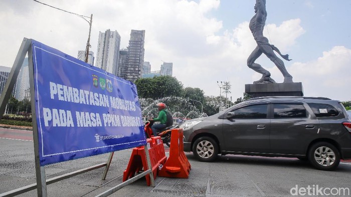 PPKM level 4 akan berakhir hari ini. Begini suasana kawasan bundaran Hotel Indonesia, Pasar Mete, dan Warteg di Jakarta.