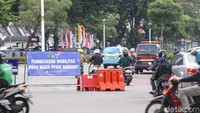 Sebelumnya pemerintah telah menerapkan PPKM Darurat sejak 3 hingga 20 Juli di Pulau Jawa Bali. PPKM Darurat diharapkan dapat menekan angka tambahan kasus positif per hari di bawah 10 ribu.