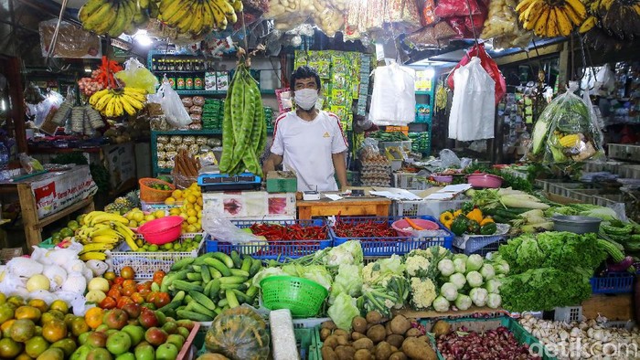 Suasana Pasar, Jalan dan Warteg di Jakarta Saat Hari Terakhir PPKM Level 4 PPKM level 4 akan berakhir hari ini. Begini suasana kawasan bundaran Hotel Indonesia, Pasar Mete, dan Warteg di Jakarta.