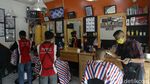 Suasana Potong Rambut di Barbershop Saat PKKM Level 4