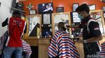 Suasana Potong Rambut di Barbershop Saat PKKM Level 4