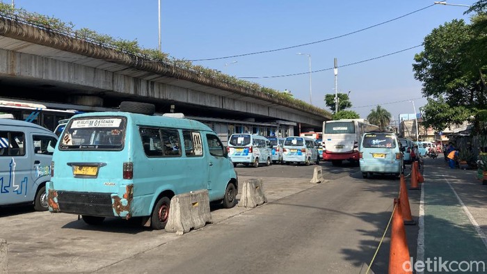 Terminal Kampung Melayu sepi penumpang (Annisa/detikcom)