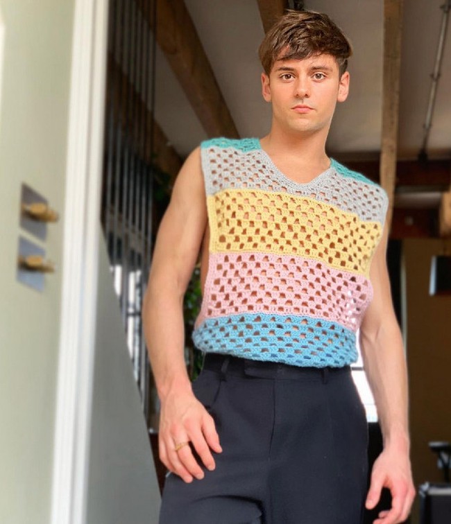 Lewat akun tersebut, ia menampilkan berbagai karyanya selama latihan untuk Olimpiade. Dikatakan bahwa hobi itu lah yang membuatnya tetap waras. Foto: Instagram/@tomdaley