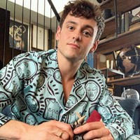 Ternyata merajut sudah jadi hobi yang digelutinya. Dia mulai suka dengan kerajinan tangan ini sejak pemberlakuan lockdown di awal-awal merebaknya virus Corona pada 2020 lalu. Foto: Instagram/@tomdaley