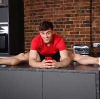 Tom Daley juga merupakan peserta termuda di Olimpiade Beijing 2008. Kala itu usianya baru 14 tahun. Namun dia dan rekan setimnya, Blake Aldridge, gagal meraih kemenangan. Meski begitu ia tetap menoreh prestasi karena usianya yang masih sangat muda dan sudah dipercaya mewakili negara ke ajang olahraga terbesar dunia. Foto: Instagram/@tomdaley