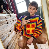 Tom Daley memang sudah sering menunjukkan kemampuan merajutnya di Instagram. Dia bahkan membuat akun khusus yang dinamakan Made With Love By Tom Daley . Foto: Instagram/@tomdaley