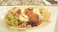 Menu cheese platter dengan aneka buah seperti anggur hingga blueberry jadi menu yang paling disukai Syahrini di hari ulang tahunnya lho. Foto: Instagram @princessyahrini