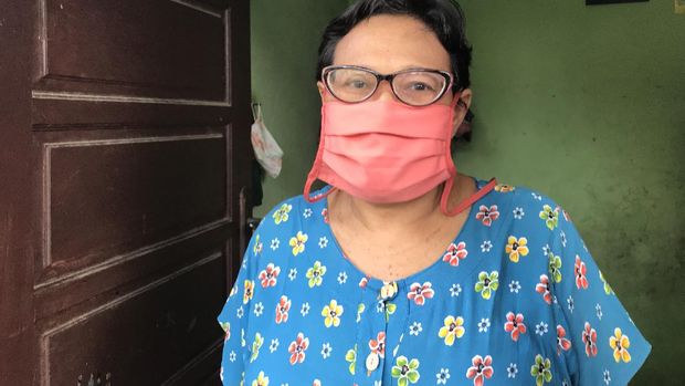 Warga Kebon Jeruk dekat jembatan bambu reyot, Sri