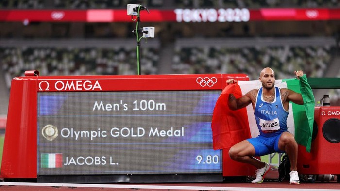 Pelari Italia, Lamont Marcell Jacobs, menjadi manusia tercepat di Olimpiade Tokyo 2020. Ia berhasil meraih emas dari cabang atletik lari 100 meter putra.
