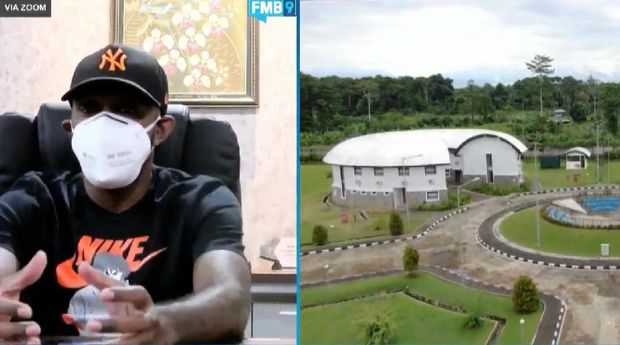 Boaz Solossa mengungkap PON XX Papua sesuai jadwal.