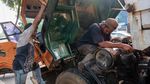 Arus Lalin Ciputat Merayap Gegara Truk Mogok