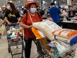 Suasana Warga Wuhan Panic Buying Setelah Muncul Kasus Corona Varian Delta