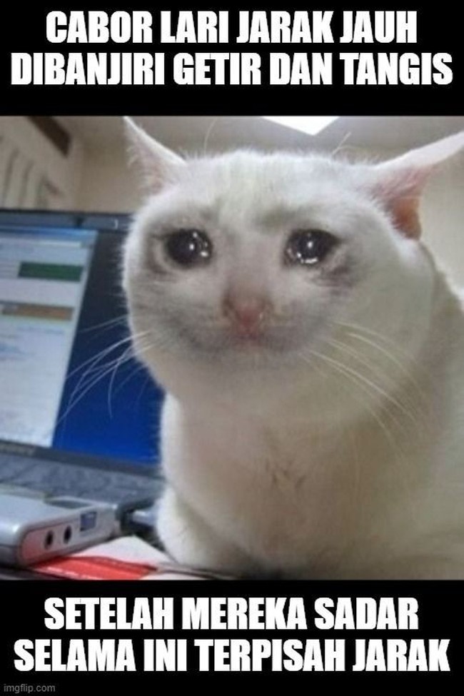 Lari jarak jauh sambil menangis dan mengingat doi yang jauh di sana kayaknya bisa menjadi perpaduan yang cocok nih untuk para kaum pejuang LDR. Asal larinya jangan kejauhan ya, nanti bingung pulangnya gimana. Foto: instagram.com/andumhumor