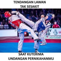 Tendangan lawan saat lagi bertarung taekwondo sih bisa sembuh dalam beberapa hari. Tapi rasa sakit karena nerima undangan pernikahan kamu dengan yang lain kayaknya bakal butuh waktu yang lama buat sembuh. Foto: instagram.com/andumhumor