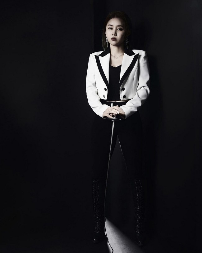 Nam Hyun Hee memutuskan operasi untuk membentuk lipatan kelopak mata setelah tim Korea memenangkan Kejuaraan Dunia 2005 dan sudah memasuki masa rehat. Foto: Instagram/@fencing2020