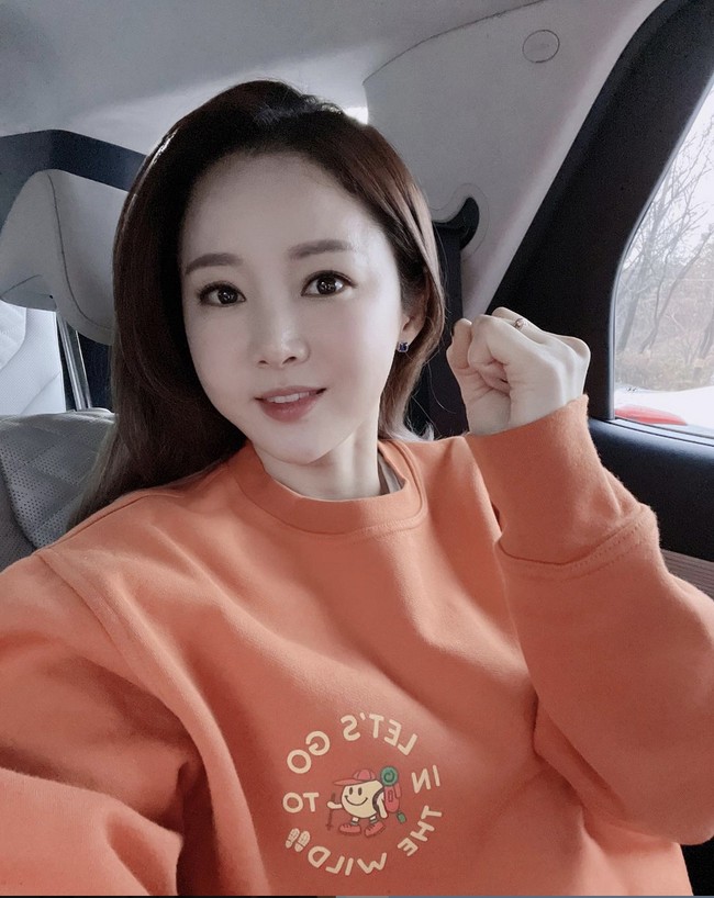 Alasannya, karena asosiasi dan rekan setimnya menganggap kalau Nam Hyun Hee lebih fokus pada penampilan dan kosmetik ketimbang profesinya sebagai atlet anggar. Foto: Instagram/@fencing2020