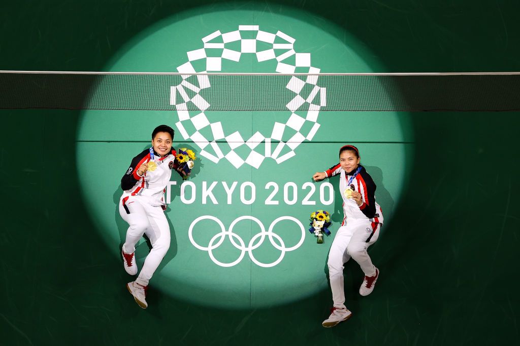 CHOFU, JAPAN - AUGUST 02: Gold medalists Greysia Polii and Apriyani Rahayu of Team Indonesia pose for photo on the badminton court on day ten of the Tokyo 2020 Olympic Games at Musashino Forest Sport Plaza on August 02, 2021 in Chofu, Tokyo, Japan. (Photo by Richard Heathcote/Getty Images)