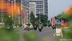 Jelang Hari Kemerdekaan, Ornamen Merah Putih Hiasi Jalan Ibu Kota
