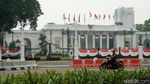 Jelang Hari Kemerdekaan, Ornamen Merah Putih Hiasi Jalan Ibu Kota