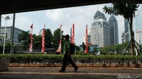 Selain itu, kementerian/lembaga dan pemerintah daerah diimbau untuk mengibarkan bendera merah putih di lingkungan masing-masing. Imbauan ini berlaku mulai 1 sampai 31 Agustus 2021.