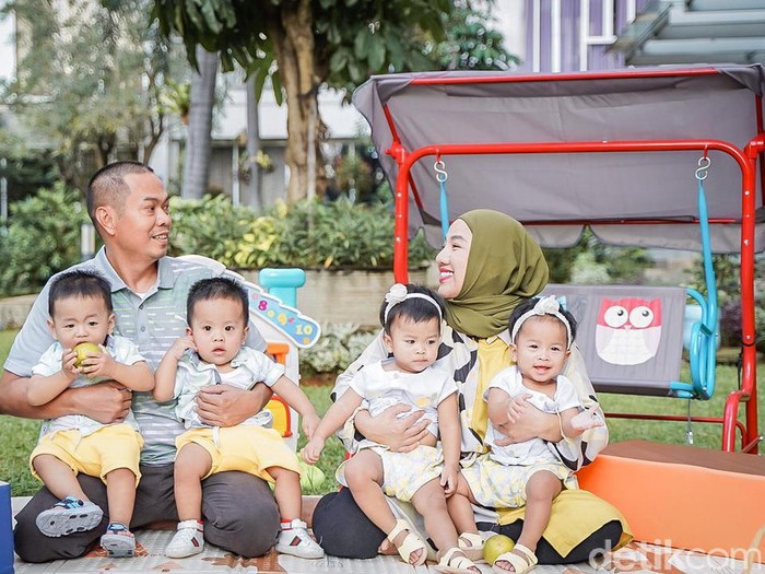 Kisah pasutri setelah 3 kali gagal bayi tabung, kini mendapatkan empat bayi kembar. Kisah pasutri setelah 3 kali gagal bayi tabung, kini mendapatkan empat bayi kembar.