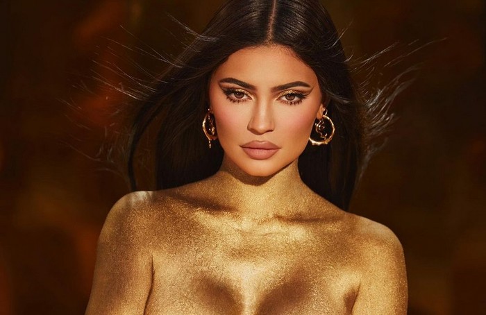 Kylie Jenner Kylie Jenner pose nyaris tanpa busana.