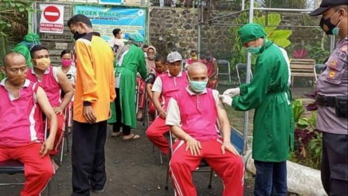 Libatkan Psikolog, Banyuwangi Vaksinasi Warga Orang Dengan Gangguan Jiwa