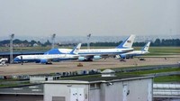 Pesawat Kepresidenan AS ini berjenis Boeing VC-25. Air Force One ini bertingkat dan dilengkapi dengan sistem pertahanan serangan udara. Dok. Paramountbussinesjets.