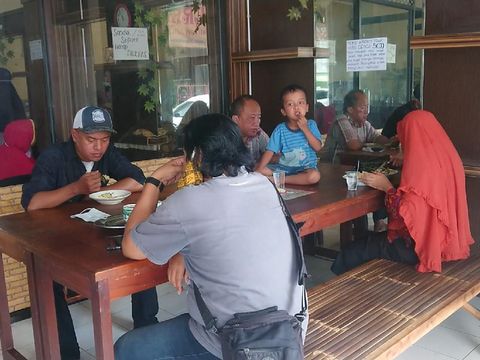 Mulia, Warung ini Sediakan Makan Siang Sepuasnya, Bayar Rp 2.000 Atau Doa Saja