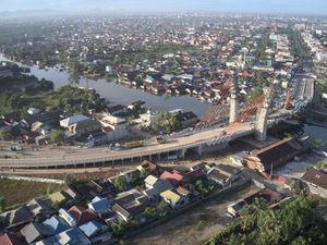 Presiden Jokowi Minta Jembatan Sei Alalak di Kalsel Segera Dibuka
