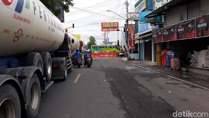 Penutupan ruas Jalan Bantul di simpang 4 Dongkelan, Selasa (3/8/2021).