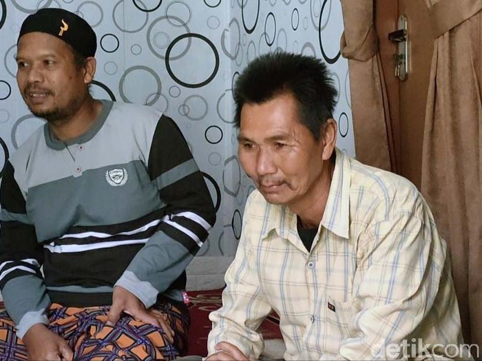 Mang Eman (51) yang viral karena membeli nasi padang dengan uang Rp 5.000 berbagi rezeki. Ia membagikan donasi yang diterimanya kepada anak yatim.