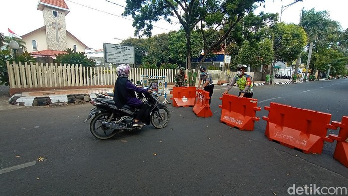 Ruas jalan menuju Kota Kudus yang dibuka sementara, Selasa (3/8/2021).