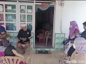 Saat Tamu Datang Silih Berganti ke Rumah Keluarga Apriyani