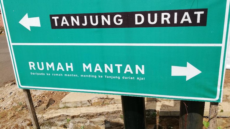 Rumah mantan dan pemandangan Waduk Jatigede Sumedang