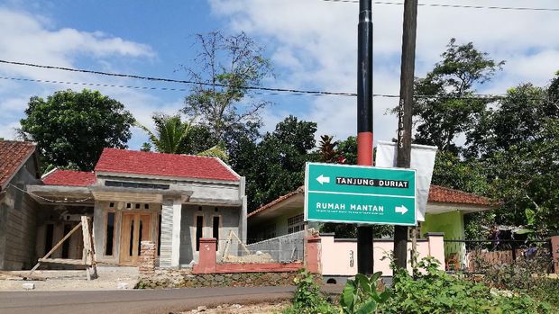 Rumah mantan dan pemandangan Waduk Jatigede Sumedang