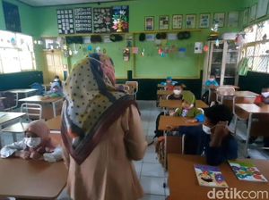 Masuk Level 2, Tasikmalaya Izinkan Sekolah Tatap Muka-Resepsi Nikah