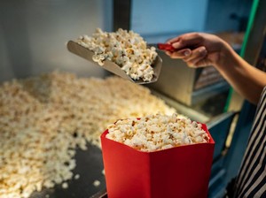 Makan Popcorn dan Soda di Bioskop Disebut Norak, Netizen Beri Jawaban Kocak