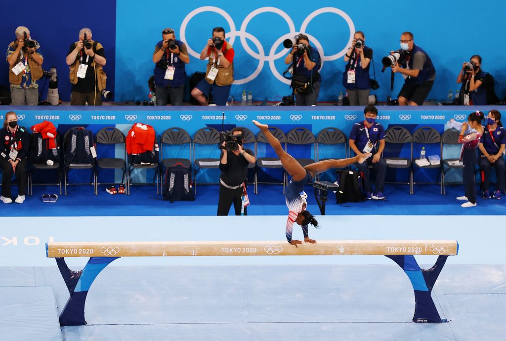 Berkostum 7.600 Kristal, Simone Biles Kembali dan Raih ...