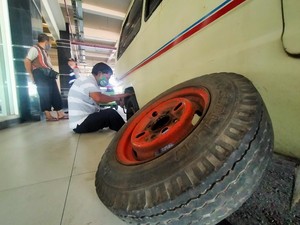 Perpanjangan PPKM, Nasib Sopir Angkot di Surabaya Makin Nelangsa