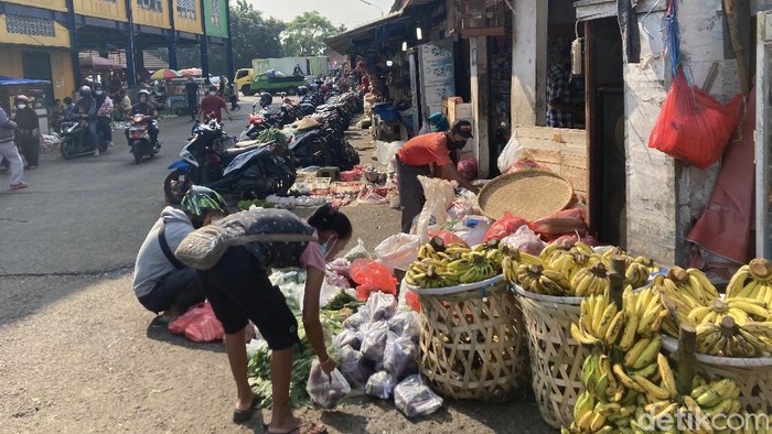 Suasana di Pasar Minggu, Jakarta Selatan.
