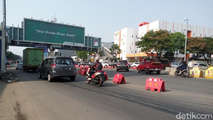 Suasana di Titik Penyekatan Serpong Tangsel