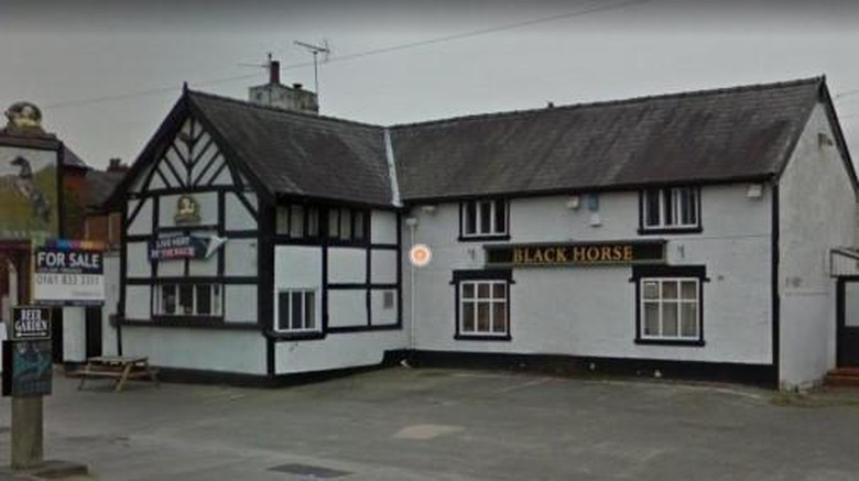The Black Horse, bar tertua di Warrington The Black Horse, bar tertua di Warrington