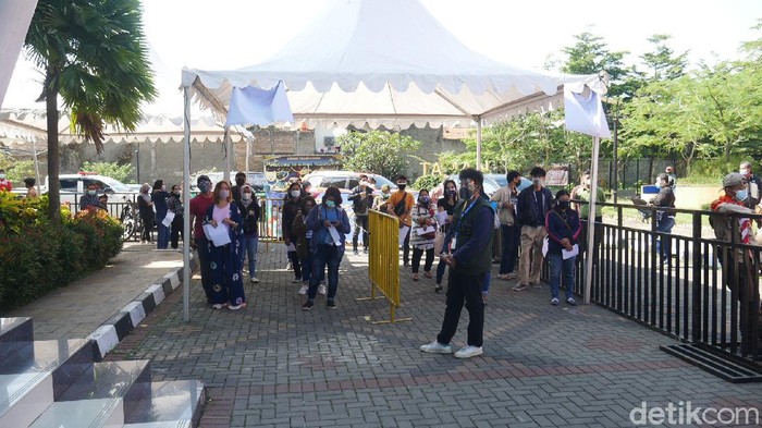 Vaksinasi COVID-19 di Cimahi