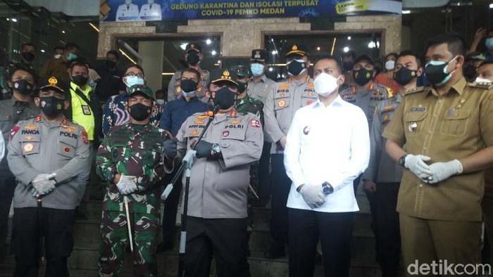 Wakapolri Komjen Gatot Eddy Pramono kunker ke Sumut. Dia mengecek langsung kegiatan vaksinasi hingga tempat isolasi terpusat di Kota Medan. (Datuk Haris/detikcom)