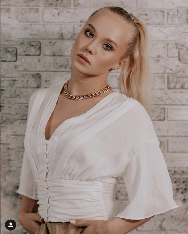 Selain dunia olahraga, Angelina Melnikova juga tertarik dengan dunia bisnis. Mahasiswi Smolensk State Academy of Physical Education itu mendesain dan menjual busana leotard. Foto: Instagram