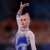 Saat Angelina Melnikova dan timnya tampil di ajang final senam artistik Olimpiade Tokyo 2020, warganet riuh berkicau di Twitter. Netizen memuji prestasi dan kecantikan Angelina. Foto: Getty Images/Laurence Griffiths